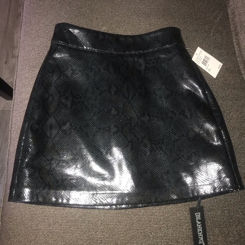 Mini skirt - Picture 3 of 11